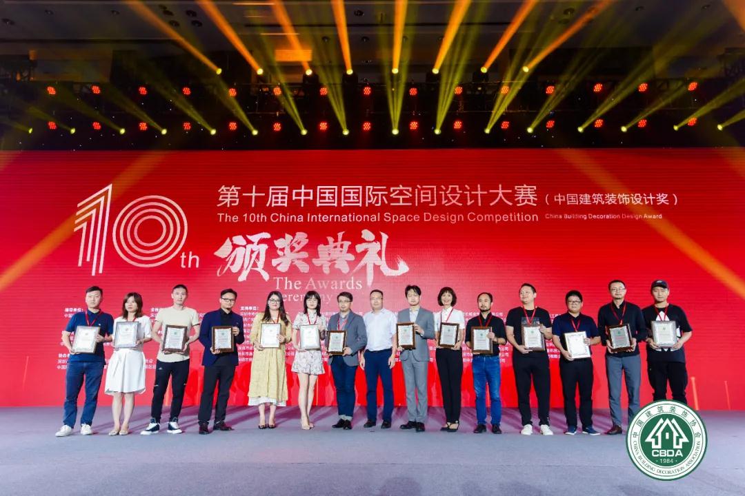 中装建设连续4年荣膺“中国AIYOUXI.COM杰出办公空间设计机构”称号